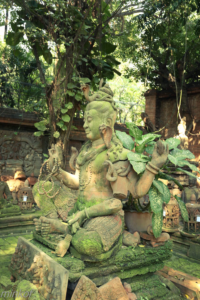 Chiang Mai terra-cotta arts