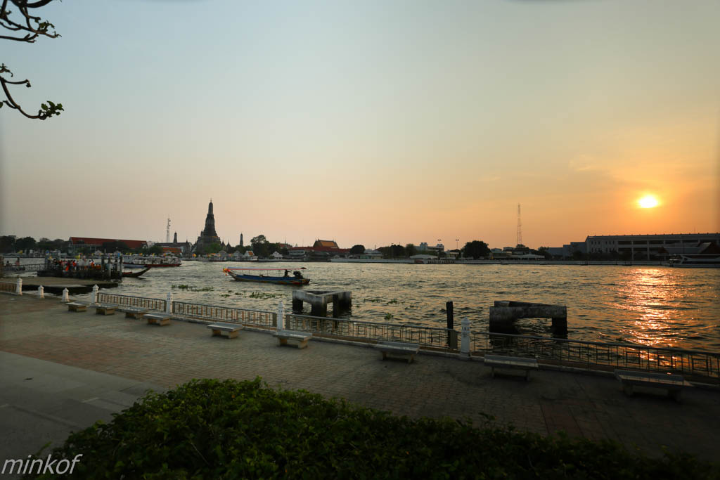 Bangkok - Wat Arun - Chao Phraya river - sunset