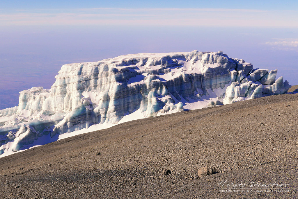 Част от последните ледници на планината Килиманджаро