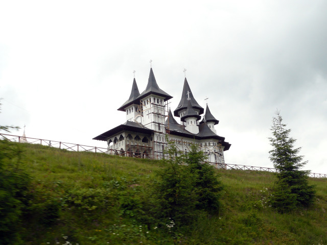 Новостроящ се манастир на превала Prislop