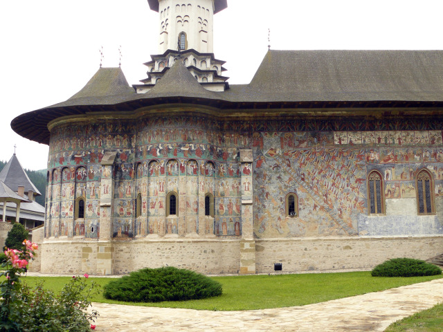 Най-големият и величествен рисуван манастир на Буковина - Sucevita
