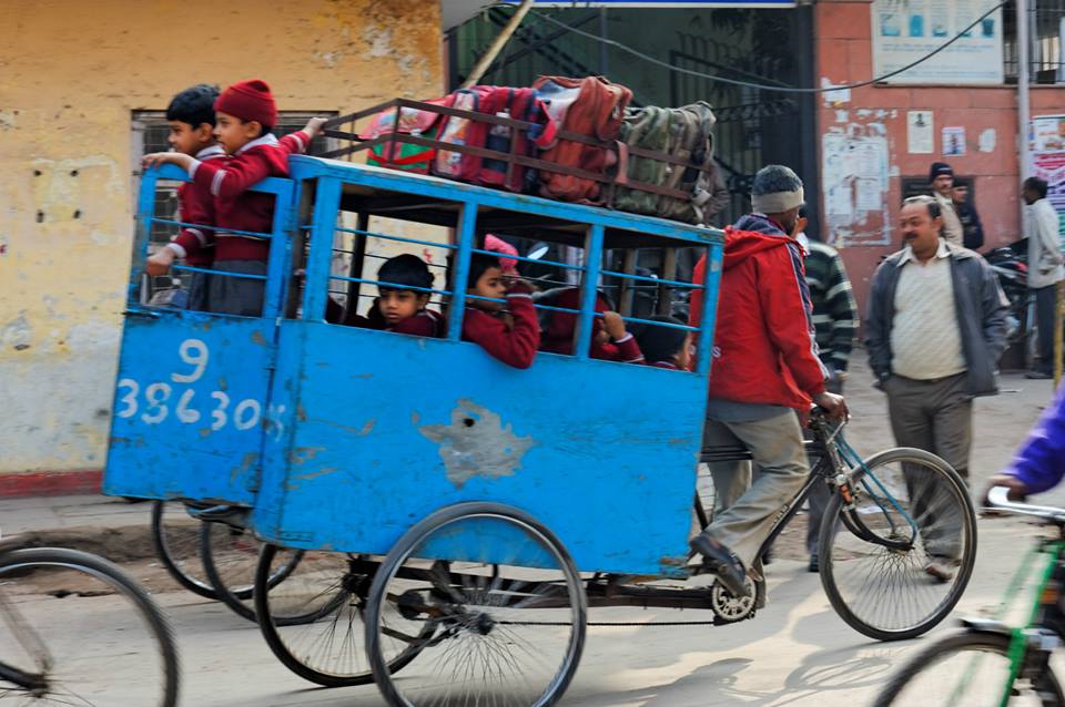 Училищният автобус, Ню Делхи, Индия.