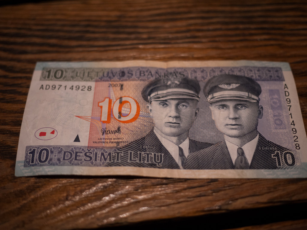 Пилоти на банкнотите, няма как да не се зарадвам :)