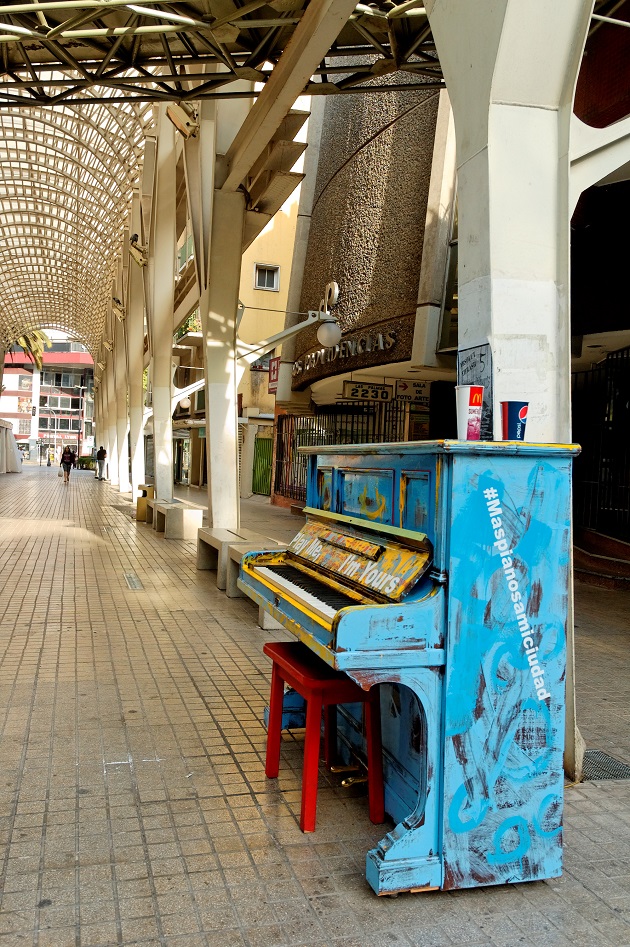 A "public" piano on the street in Providencia