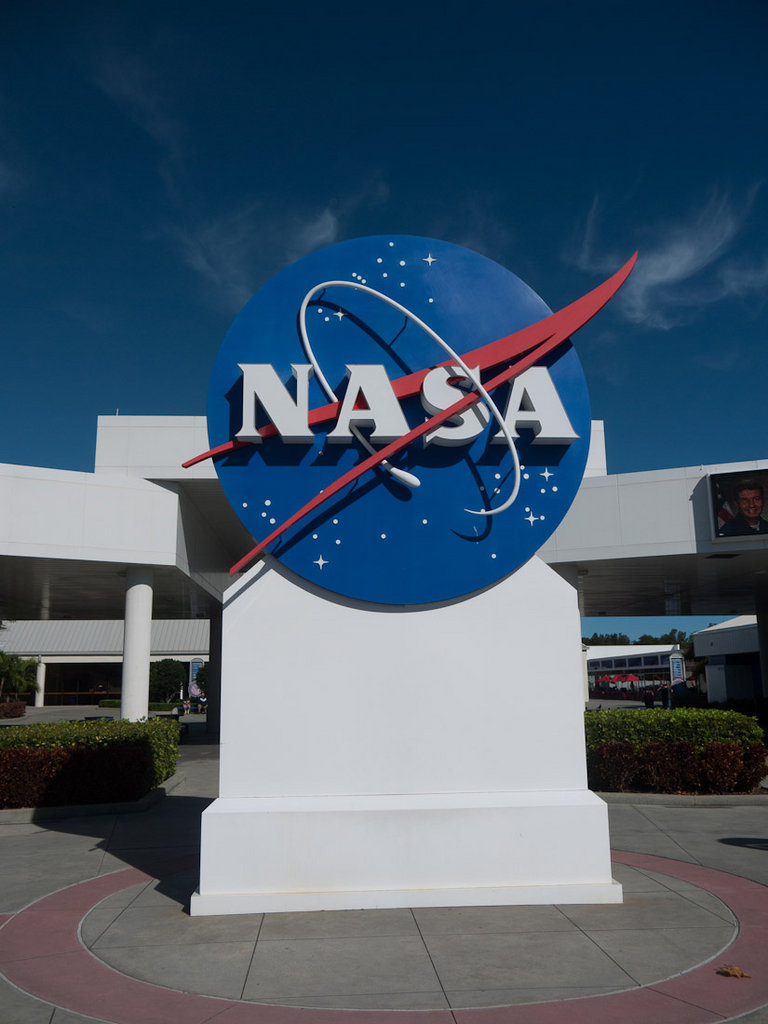 Логото на NASA