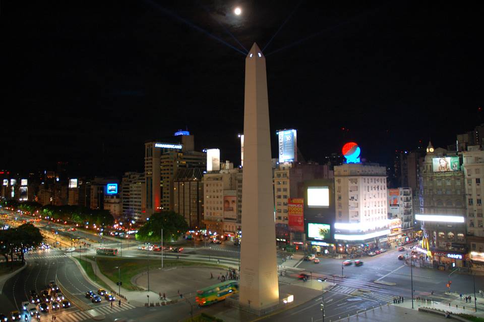 El Obelisco on Avenida 9 de Julio