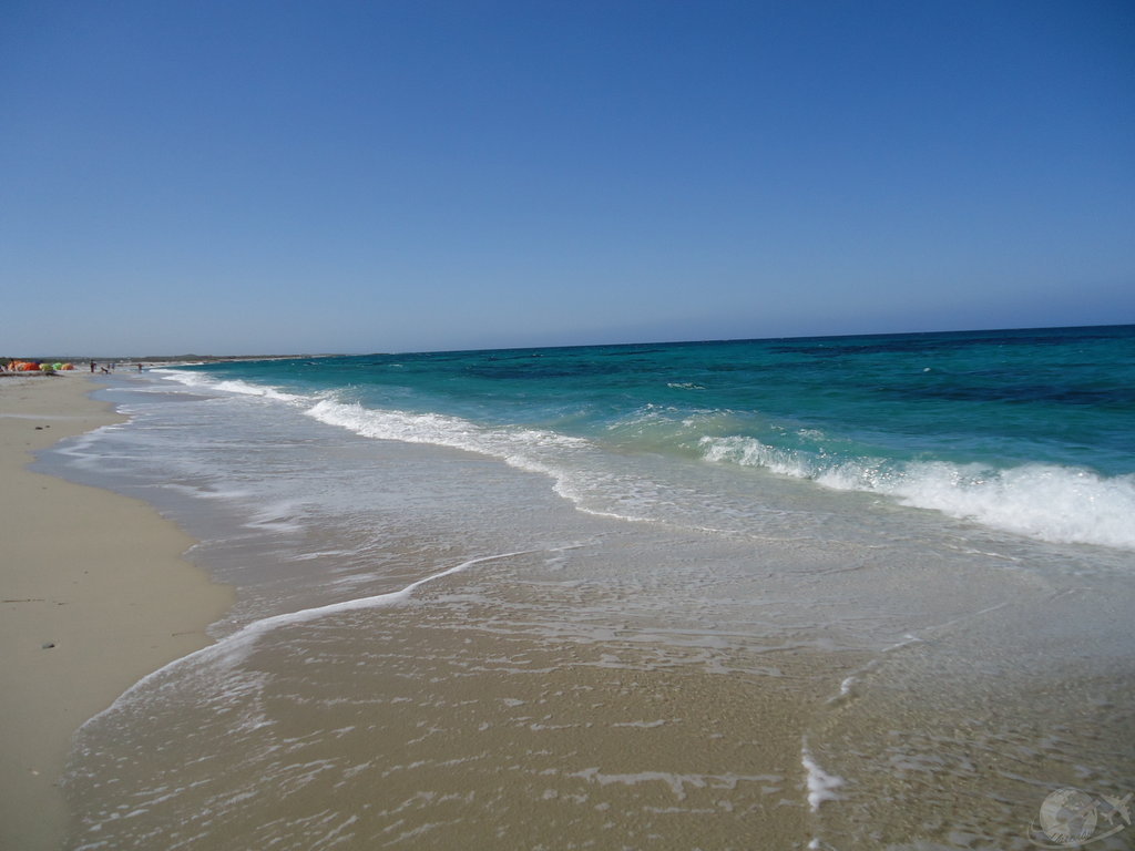 Плажът Mari Ermi - бял пясък и изумрудена вода - уникално!!