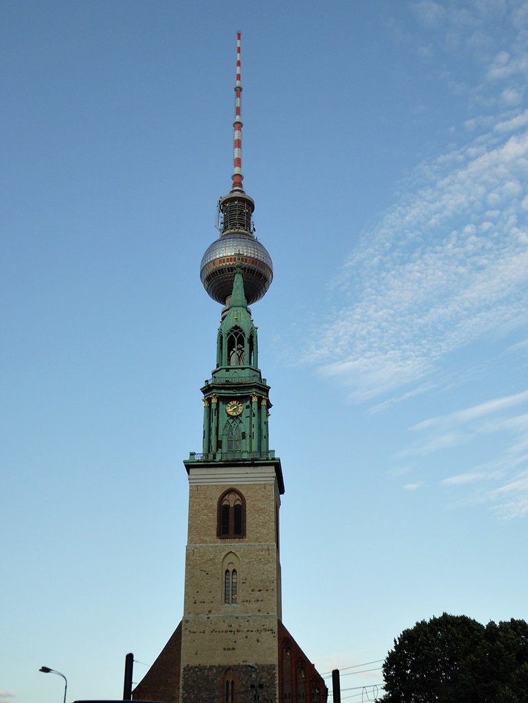 От Unter den Linden към тв.кула и църквата