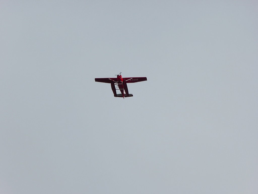 Самолетче, снимано от моста Oberbaumbrücke
