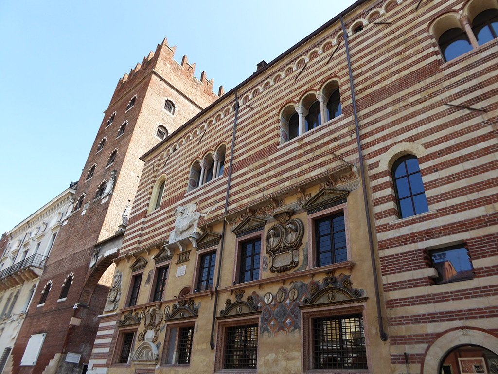 Верона, Италия - Palazzo della Ragione