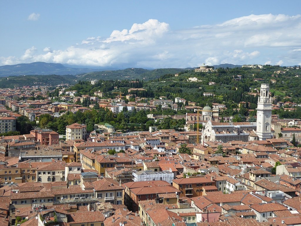 Верона, Италия - изглед от Torre dei Lamberti