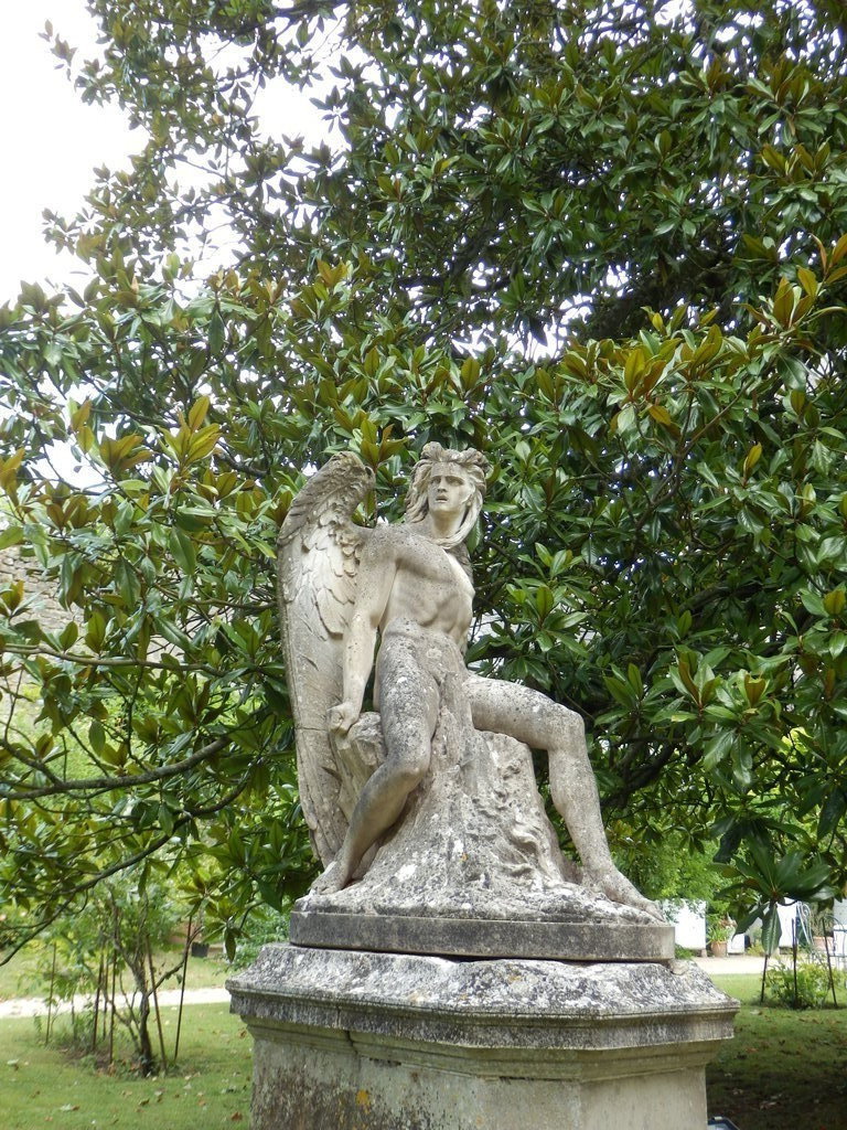 Статуята на "Падналия ангел"