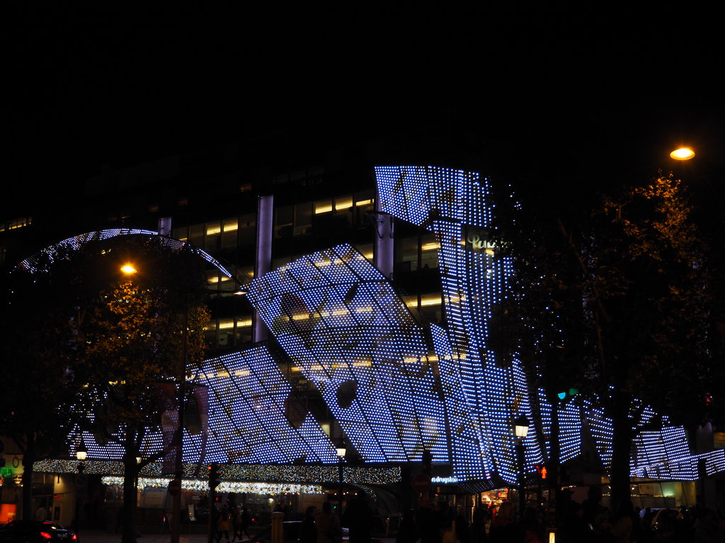 Сграда на Avenue des Champs-Élysées