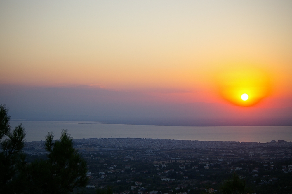 Изглед от тераса на кафе в Панорама над Солун