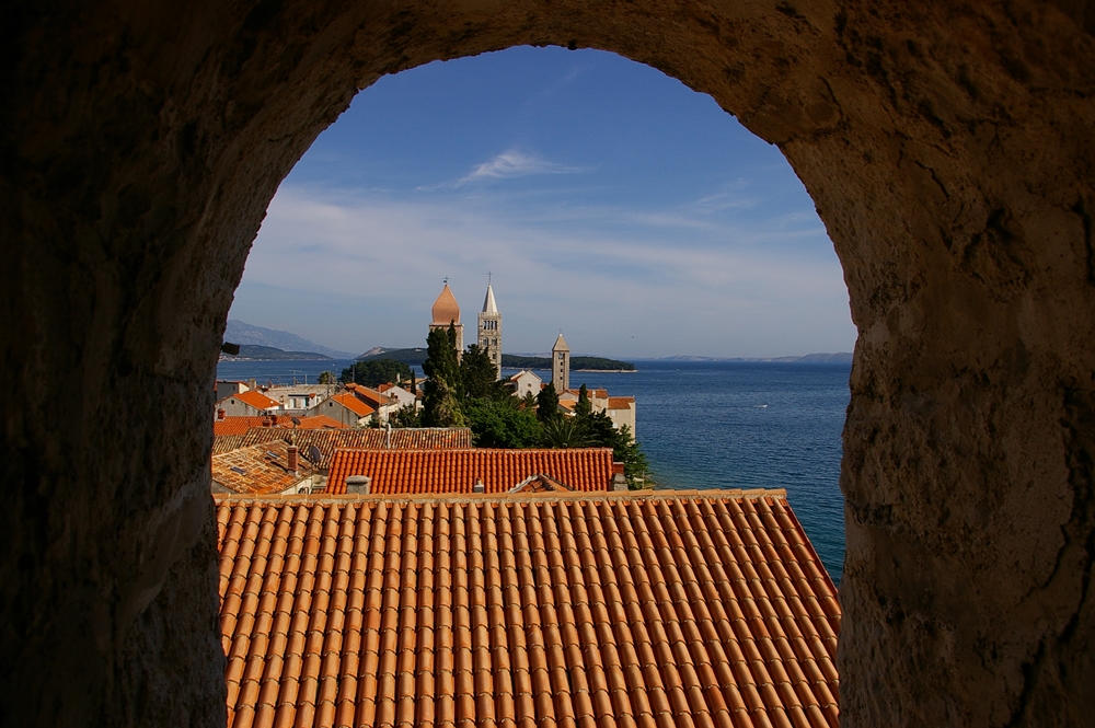 Изглед от кула на остров Раб, Хърватска
