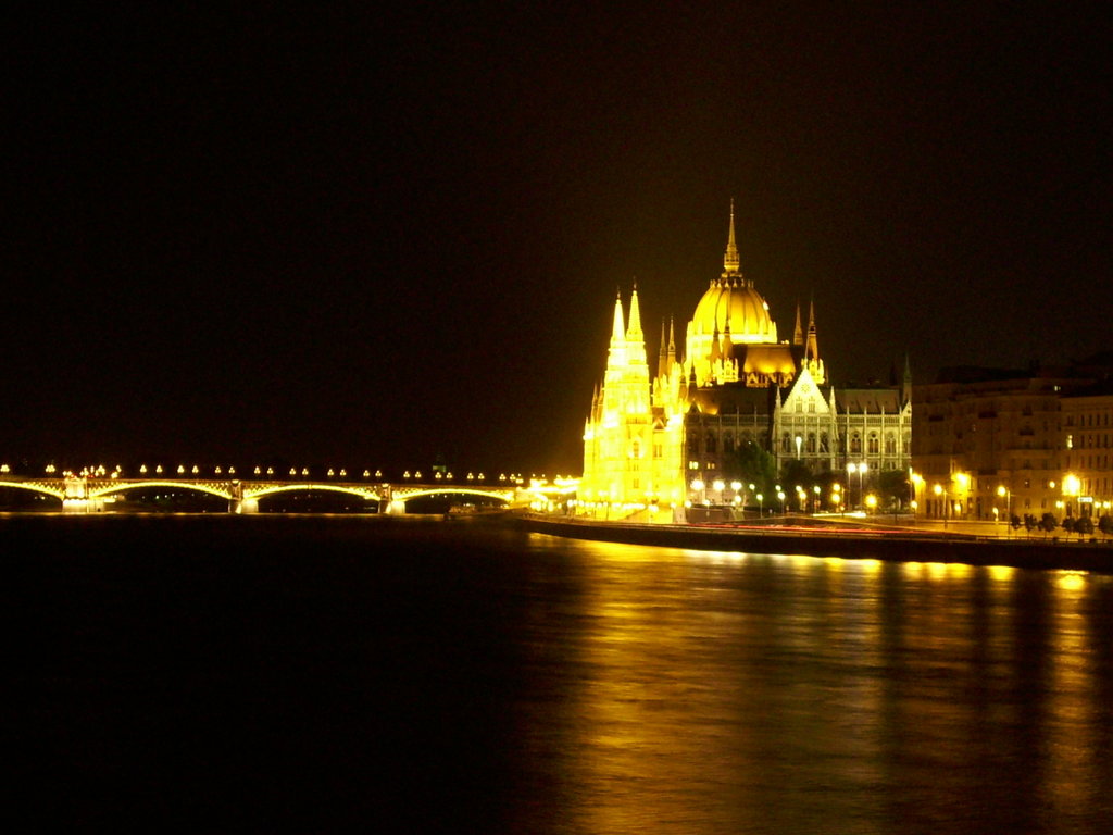 Нощна Будапеща