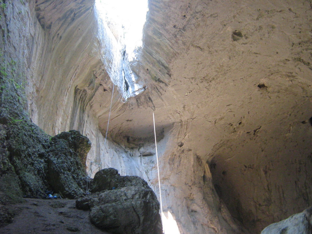 Проходна пещера