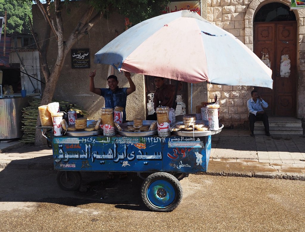 Продавач в Едфу, Египет