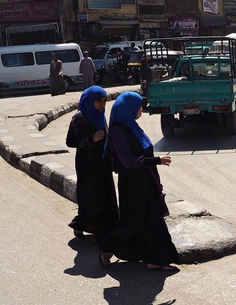 Жени със сини кърпи, Едфу, Египет