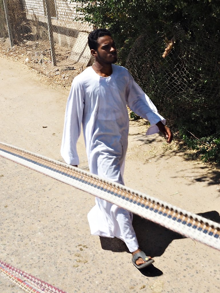 Мъж в бяло, Едфу ,Египет