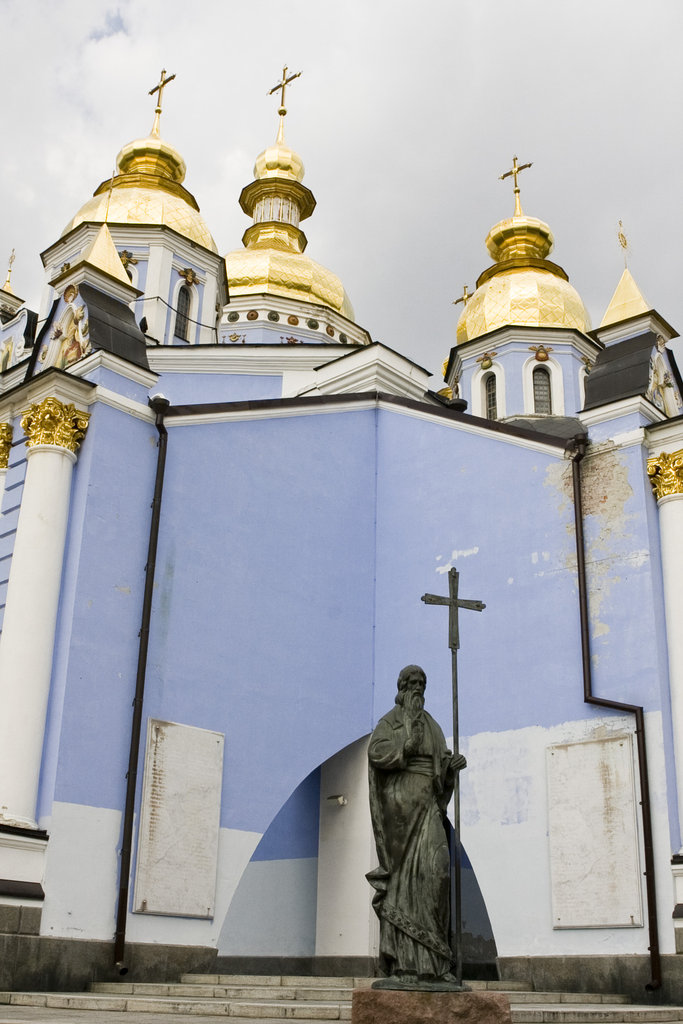 Михайловският Златовръх манастир с църквата Св. Арх. Михаил
