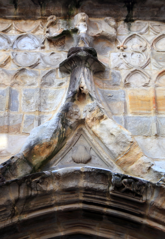 Катедралата „Сантяго“ - орнамент от вратата на ангелите