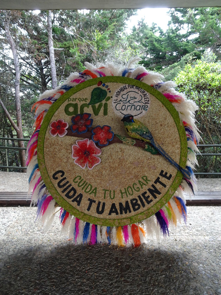 Декоративен кош от цветя (silleta) на входа на природния резерват Арви, Меделин.