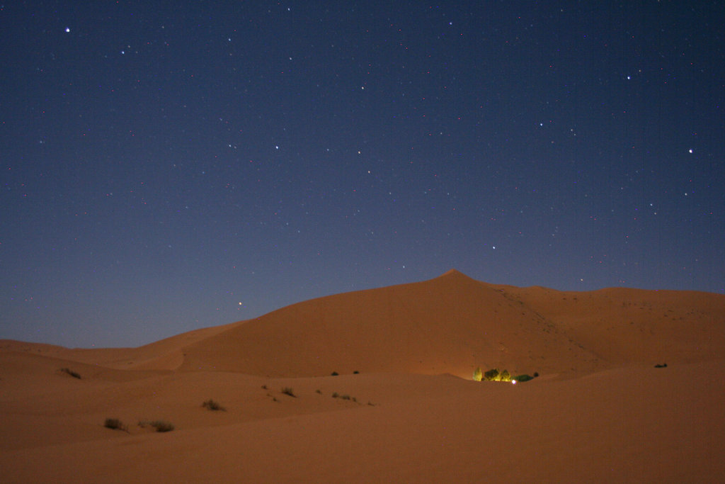 Нощна Сахара и милионите звезди