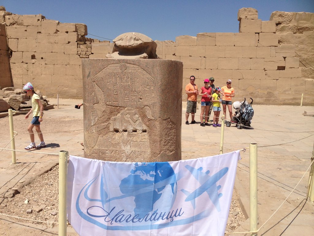 Храмовия комплекс в Карнак-Луксор, Египет  - Розовият скарабей