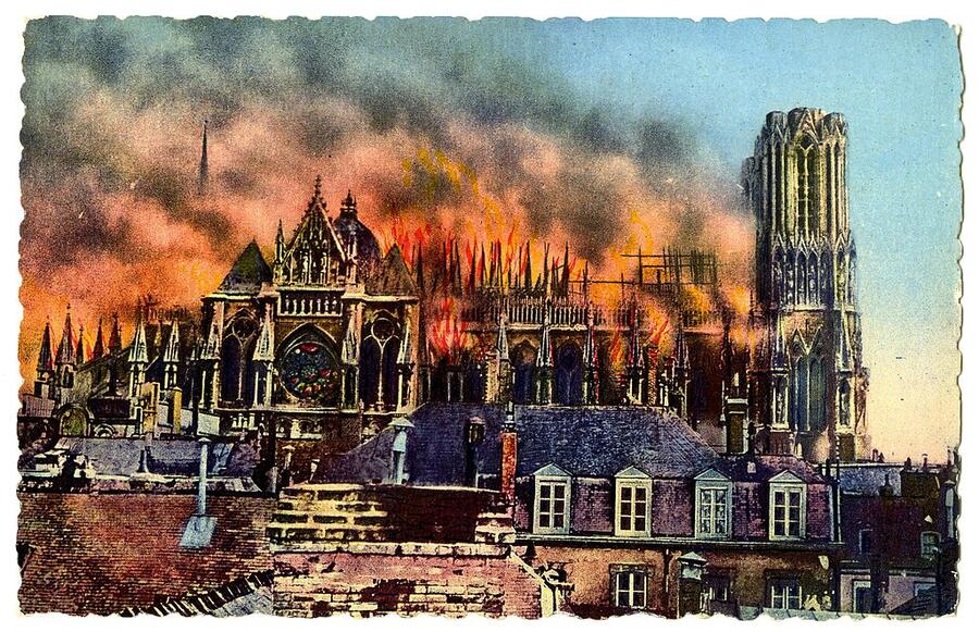 1024px-Reims_Cathedral_burning_during_Wo