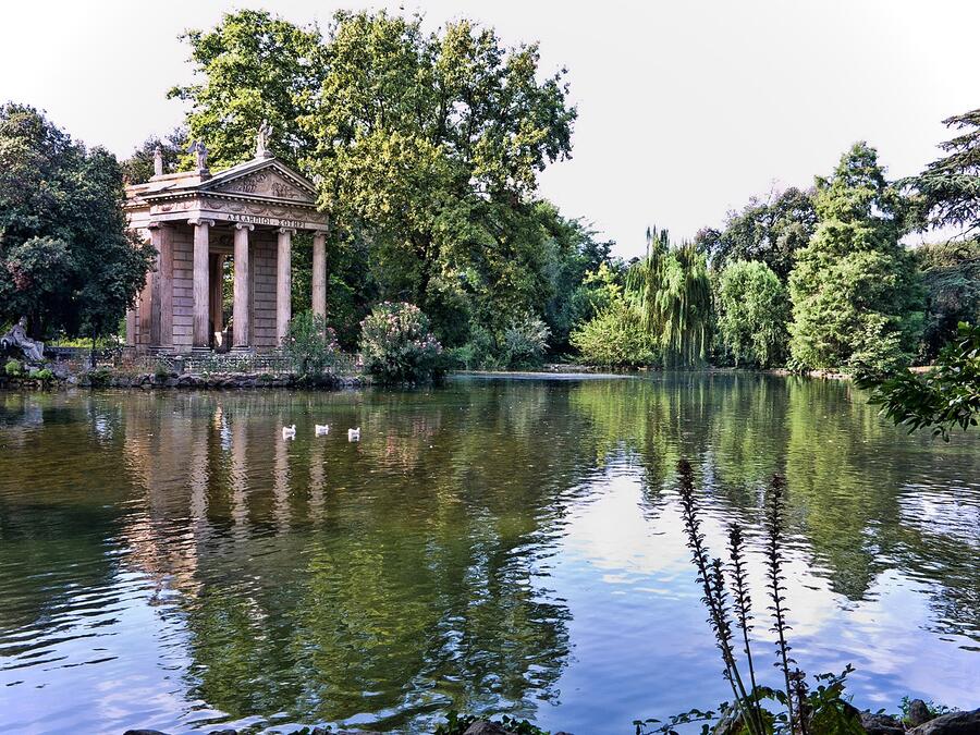 1280px-Rome-VillaBorghese-TempleEsculape