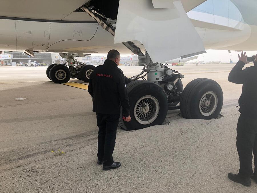 Ð ÐµÐ·ÑÐ»ÑÐ°Ñ Ñ Ð¸Ð·Ð¾Ð±ÑÐ°Ð¶ÐµÐ½Ð¸Ðµ Ð·Ð° israel airport falling asphalt