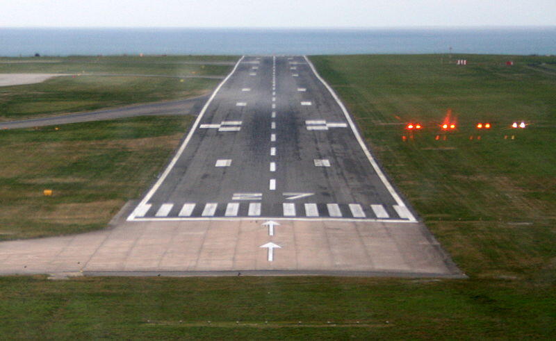 800px-PAPI_Jersey_Airport.JPG