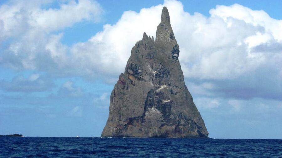 Balls-Pyramid-Island.jpg