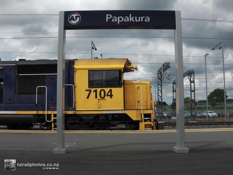 DFT-7104-and-Papakura-sign.JPG