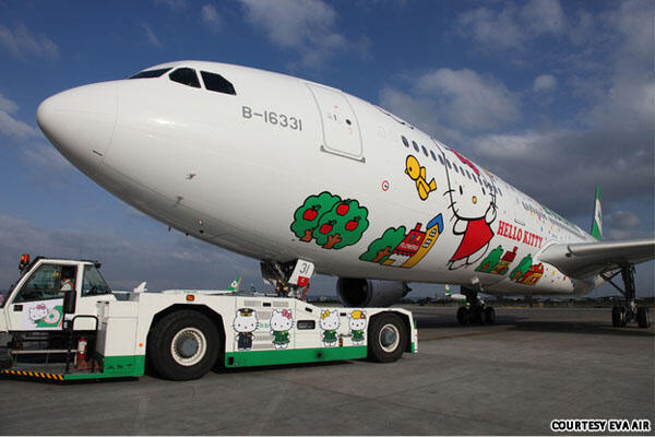 EVA-Air-Hello-Kitty-jet-01.jpg