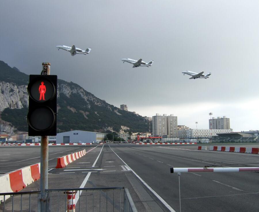 Gibraltar_Airport_jet_take-off.jpg