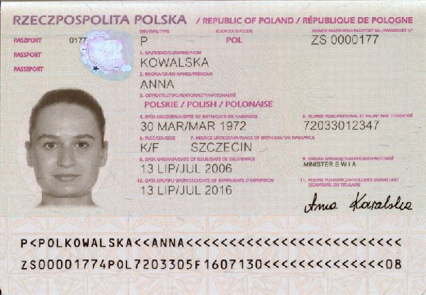 Polish_passport_biodata_page.png