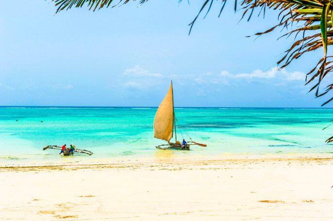Zanzibar-Boat-Beach-iStock_000014717760_