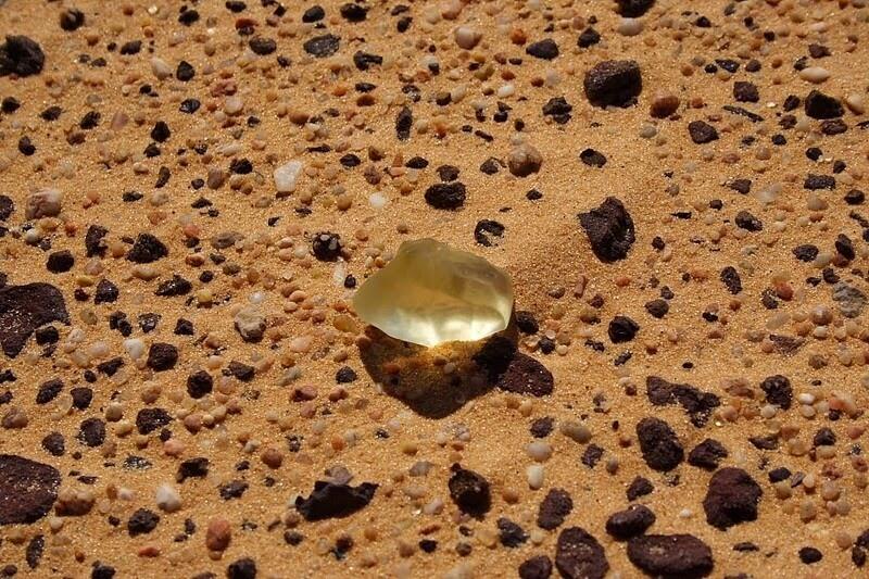 libyan-desert-glass-1%25255B9%25255D.jpg