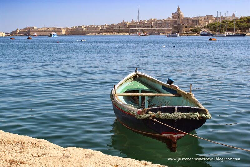 maltese_boat.jpg