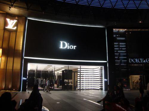 ION Orchard Mall – магазина на Dior