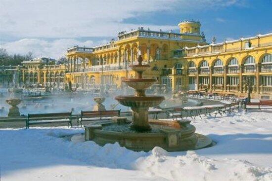 szechenyi-baths-and-pool.jpg