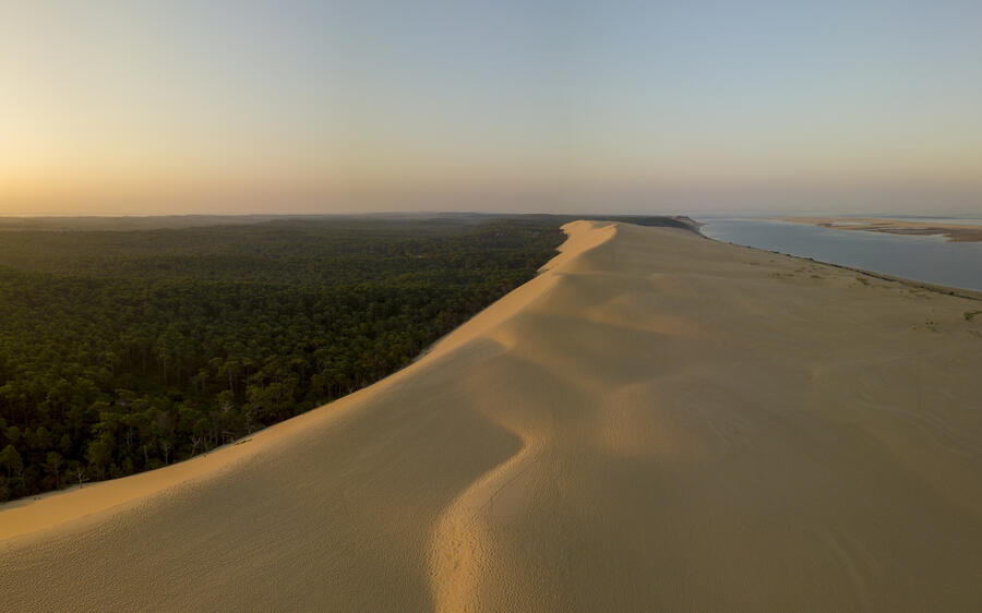 vue-pilat-sable-foret-ocean_istock_spiri