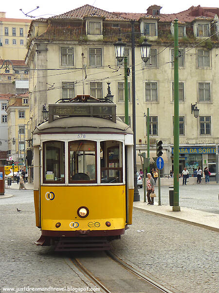 yellow_tram.jpg