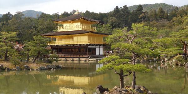 10_04 април - Япония, Златния храм в  Киото.JPG