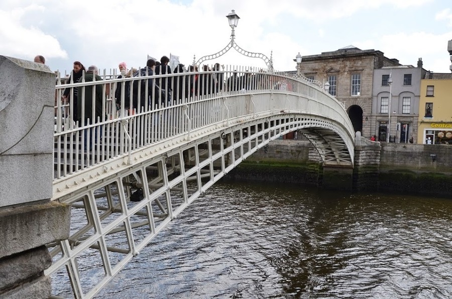 Penny bridge_Dublin.jpg