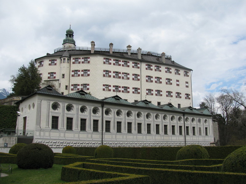 Schloss Ambras 4.jpg