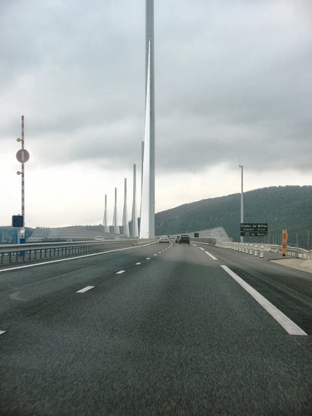 Viaduct de Millau_2.jpg