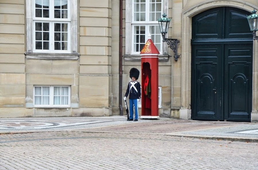 Amalienborg Copenhagen_2.jpg